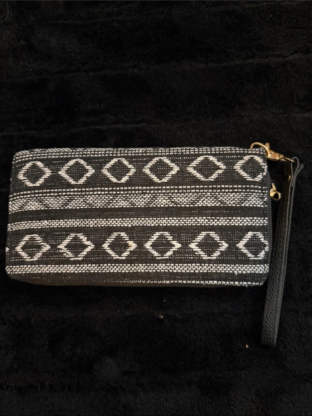 N/A compact wristlet